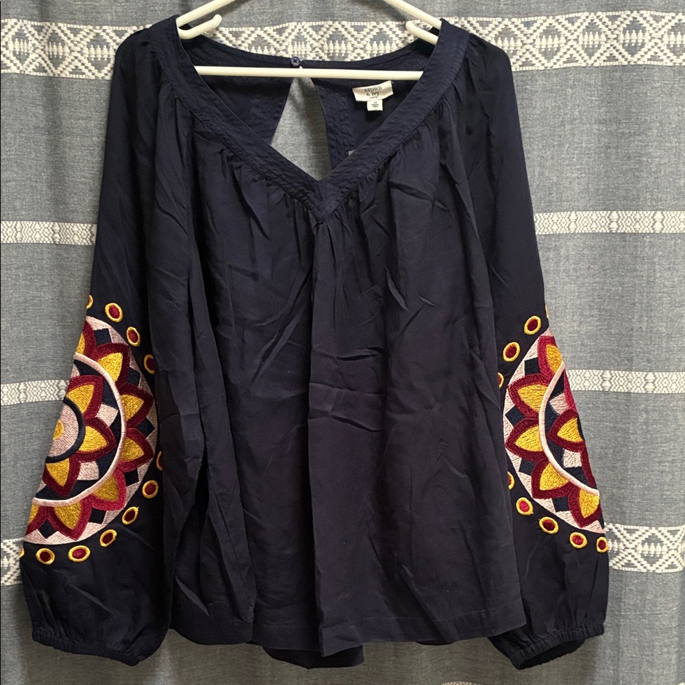 NEW Crown & Ivy curvy Plus Size Embroidered Blouse